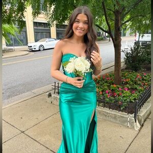 Elegant Green Strapless Gown